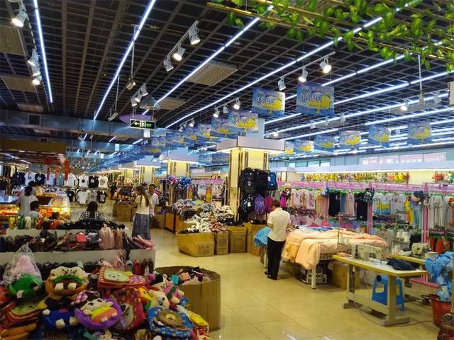 八鋼首家服裝批發城迎父親節，男士進店有禮驚喜不斷